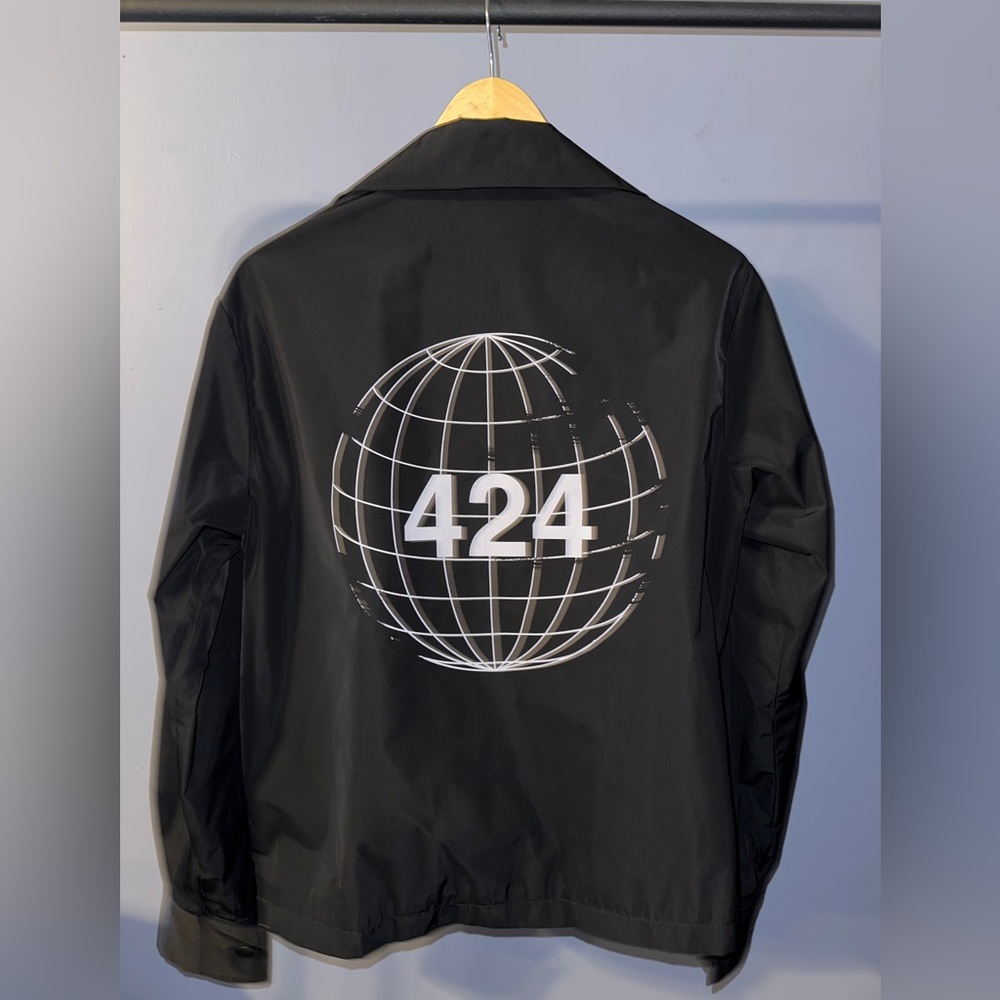 424 Light Jacket. Size: Small.